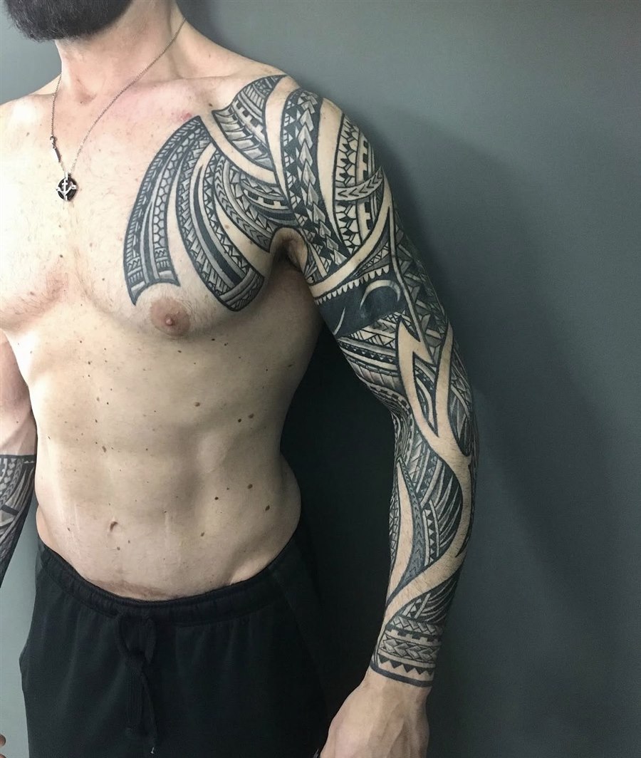 Manica maori in nero